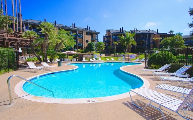 Building Photo - Prime Carlsbad Location - Available Now!
