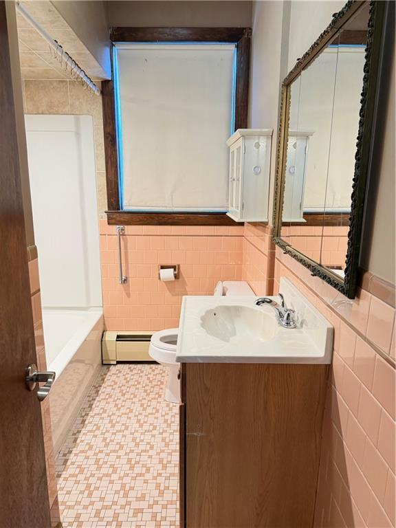 Building Photo - 110 Burbank St