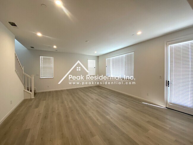 Building Photo - Updated 4bd/3ba Folsom Home with 2 Car Garage