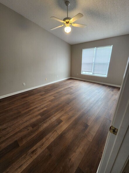 Building Photo - 1730 Oakdale Terrace Blvd