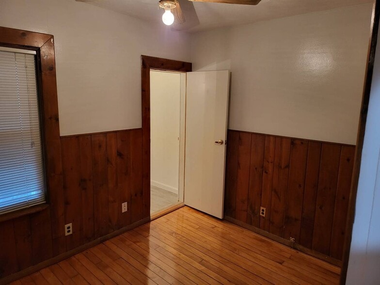 Building Photo - 517 Summer St