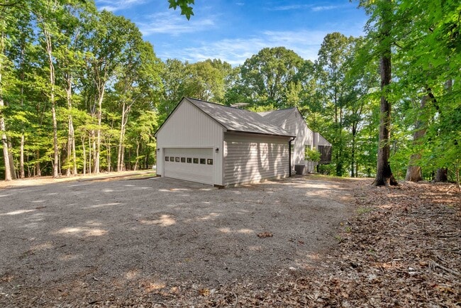 Building Photo - This WATERFRONT-FULLY FURNISHED-ALL INCLUSIVE HOME IS READY FOR YOU.