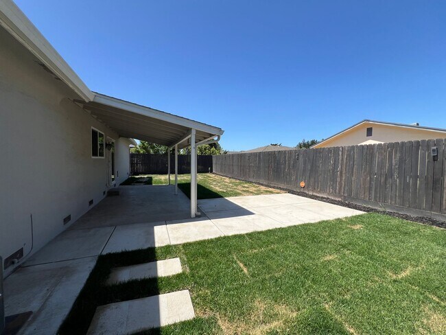 Building Photo - 5753 Mohican Dr