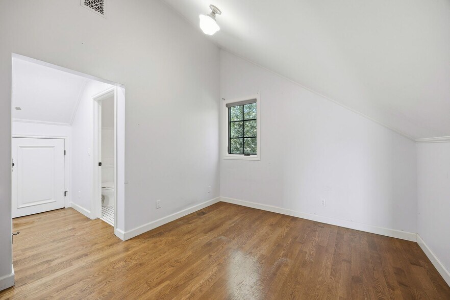 Building Photo - Beautiful Two-Story Burbank Home with Pool, Hardwood Floors & Guest House