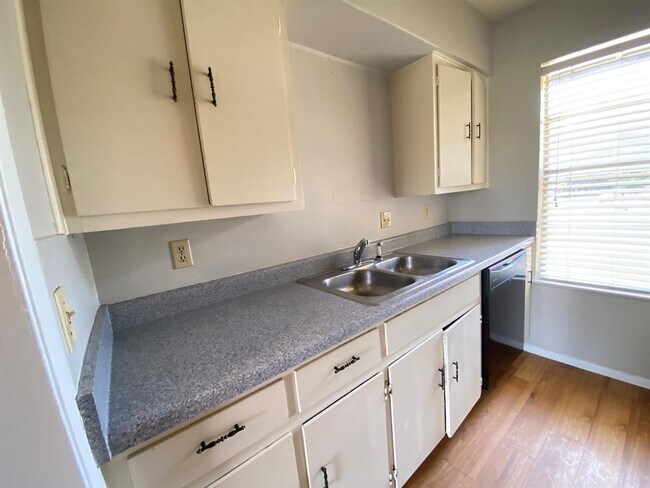 Building Photo - 11200 Renel Dr