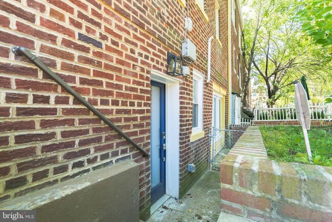 Building Photo - 705 Quackenbos St NW