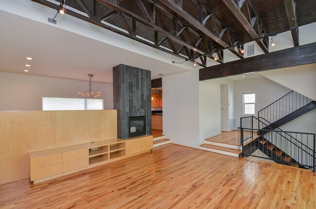 Building Photo - 1505 Utah St