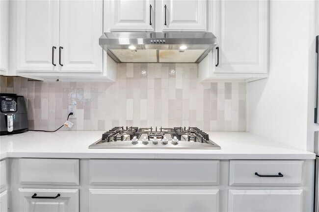 Building Photo - 907 Chiswick Dr