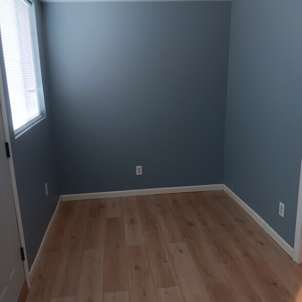 Building Photo - 351 Southwestern Pky