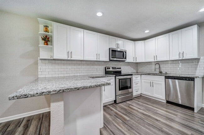 Building Photo - 7506 Bluebonnet St