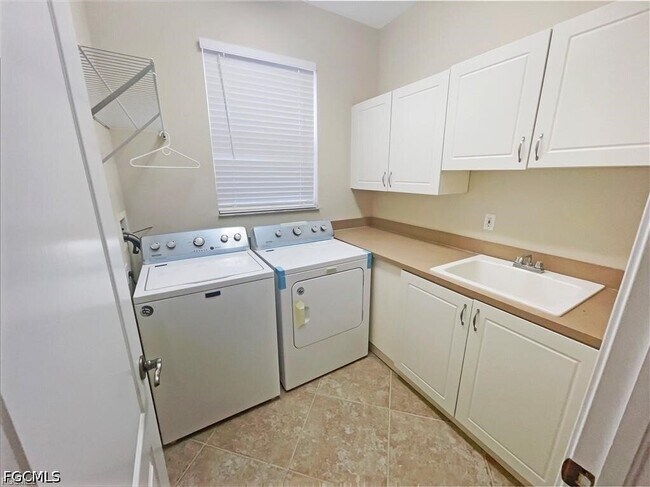 Building Photo - 10257 S Silver Palm Dr