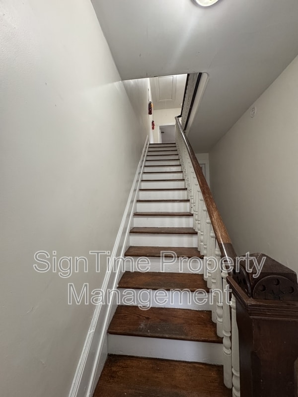 Building Photo - 40 E Franklin St