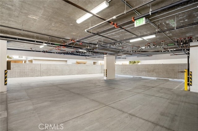 Building Photo - 10657 Moorpark St