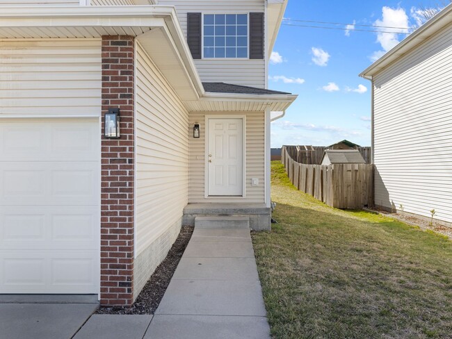 Building Photo - Renter's Dream with Triple Car Garage