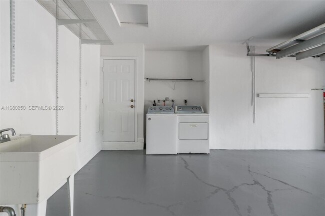 Building Photo - 1046 Golden Cane Dr