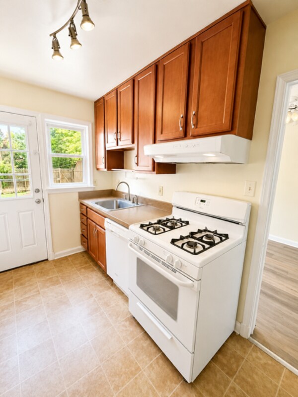 Building Photo - 1263 Brewster St