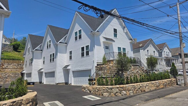 Building Photo - 25 Bouton St