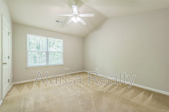 Building Photo - 861 Plaza Walk Dr