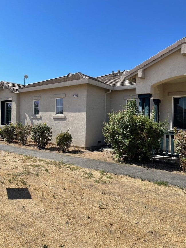 Building Photo - 5-Bedroom, 3-Bathroom Home for Rent on 1-A...