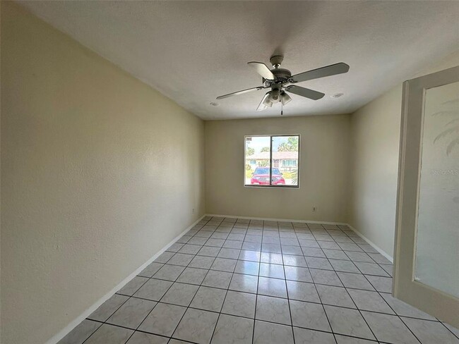 Building Photo - 390 Kenova St