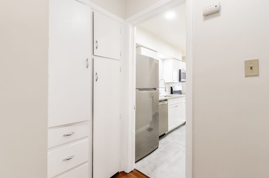 Building Photo - 1448 Elmwood Ave