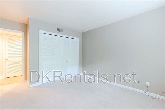 Building Photo - 82 Montre Square NW