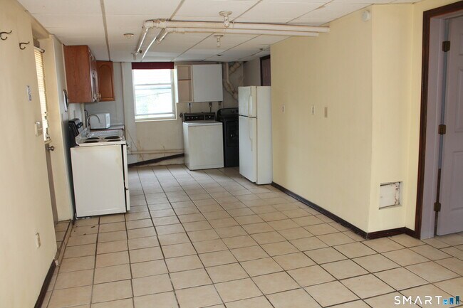 Building Photo - 209 S Orchard St