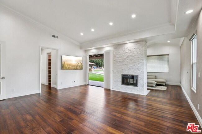 Building Photo - 27048 Triumph Ave