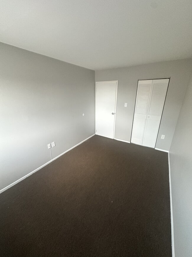 Building Photo - 3027 S 72nd St