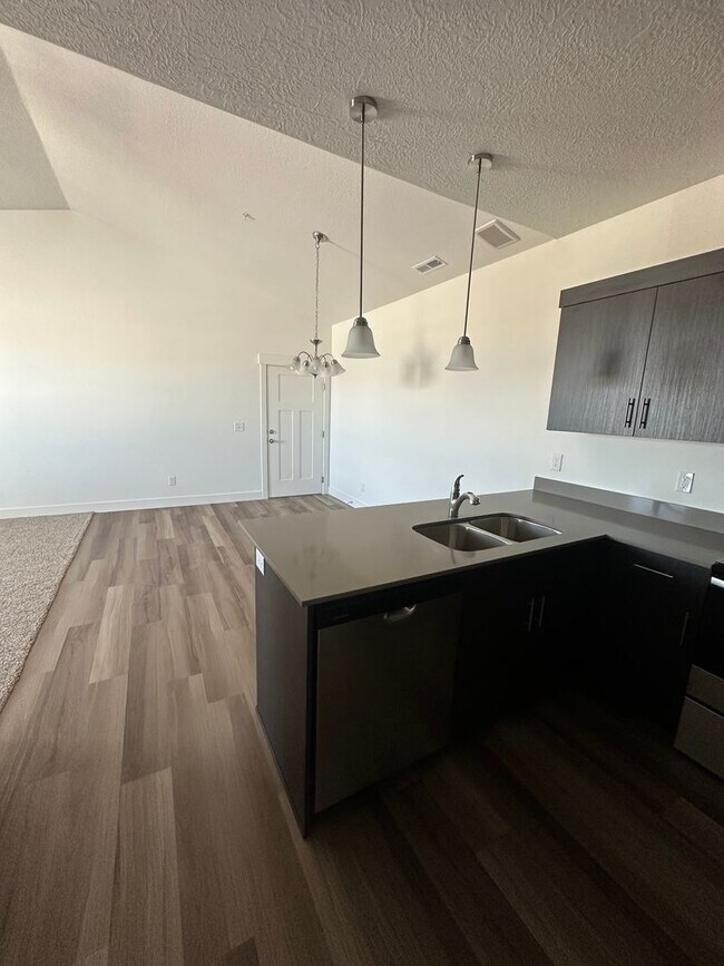 Building Photo - BRAND NEW Condo in Herriman!!!