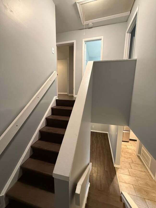 Building Photo - Charming 3BR Townhome in Greensboro
