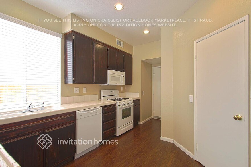 Building Photo - 15441 Martos Rd