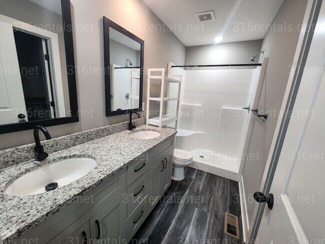 Building Photo - 5225 N Toben Ct