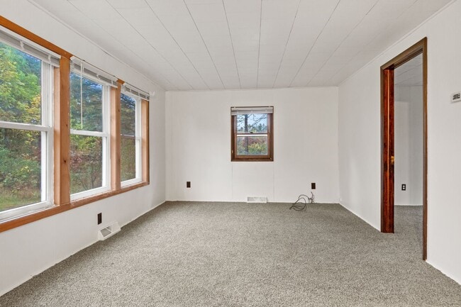 Building Photo - 2 Bedroom House