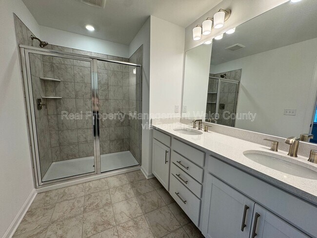 Building Photo - 416 Rowe Wy