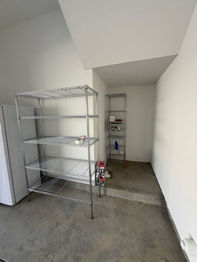 Building Photo - LAKE VIEW