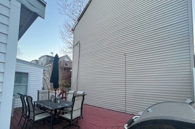 Building Photo - 223 Hurley St