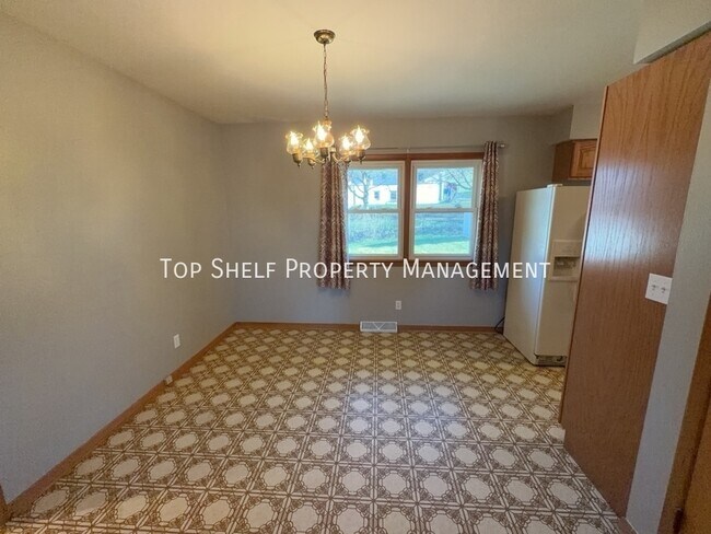 Building Photo - 2556 Grandview Ave