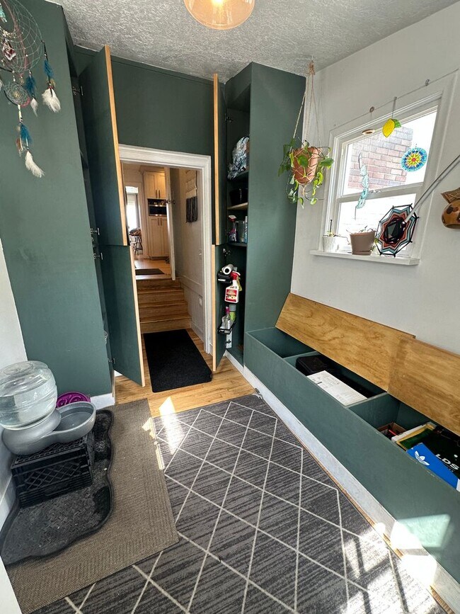 Building Photo - GORGEOUS Salt Lake Home!!!