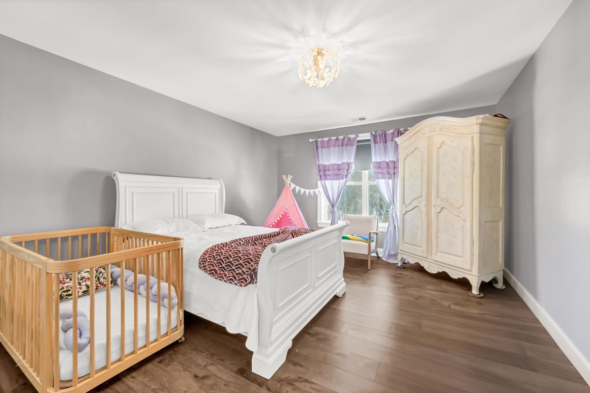 Building Photo - 8 Highridge Rd