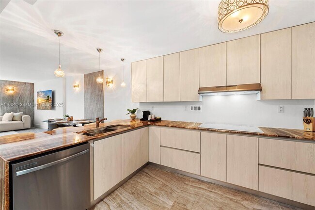 Building Photo - 2301 Collins Ave