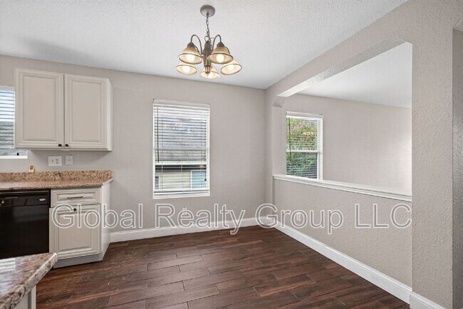 Building Photo - 117 Creek Run