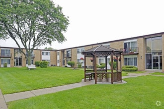 Building Photo - Lincoln Woods