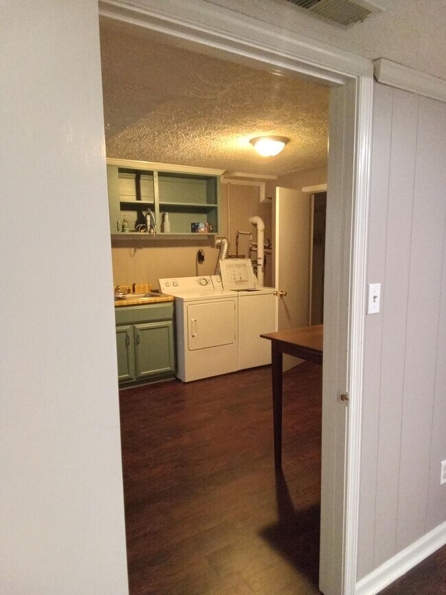 Building Photo - 4BR 3BA SFH with Full Finished Basement