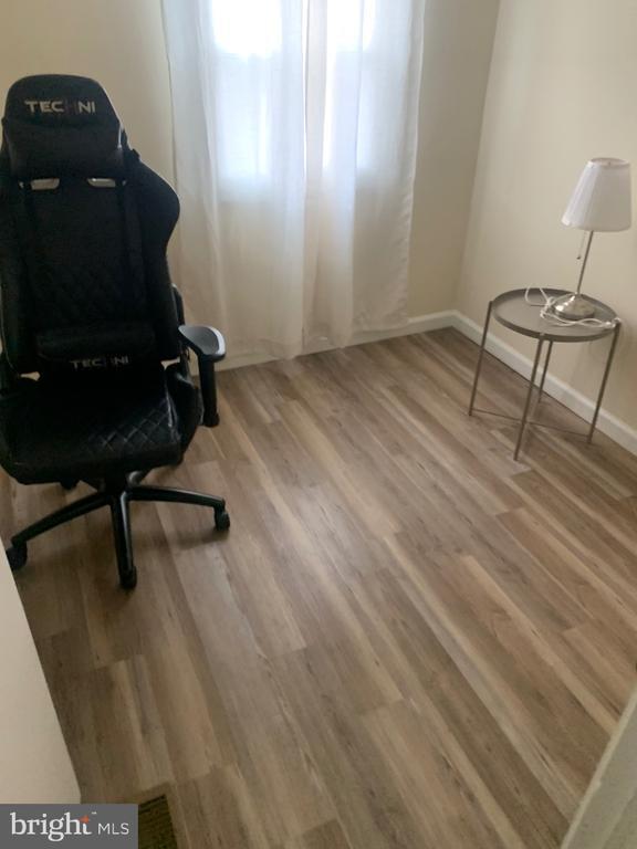 Building Photo - 119 Clamshell Rd