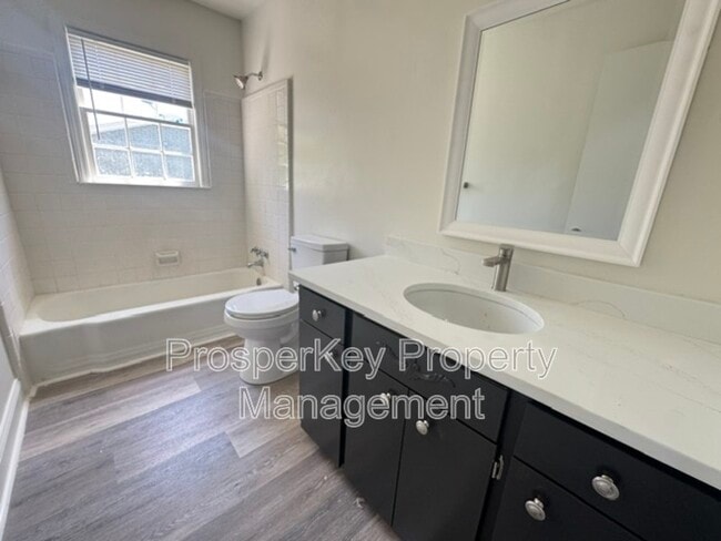 Building Photo - 210 Playa Del Ray Dr