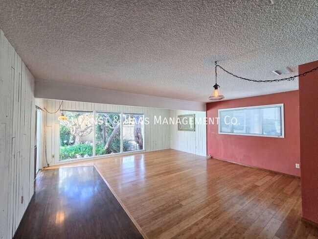 Building Photo - 2080 Senasac Ave