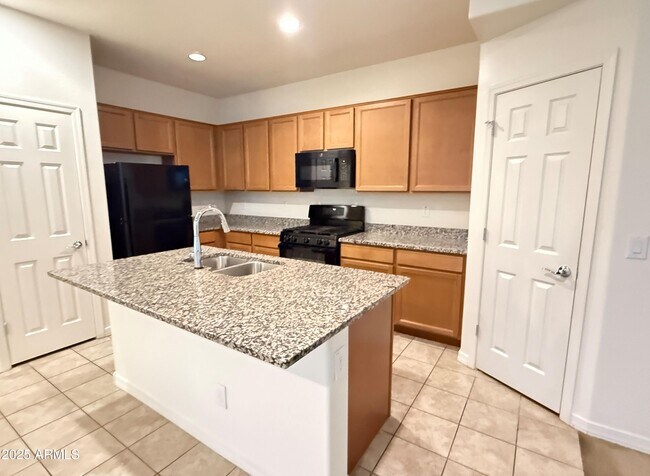 Building Photo - 3916 S 58th Ln