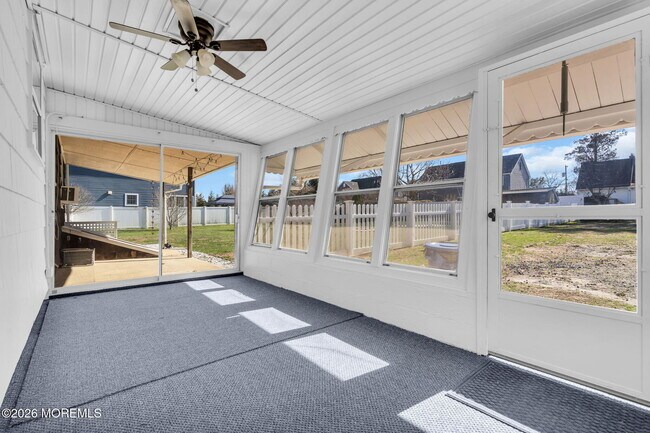 Building Photo - 633 Agnes Ave