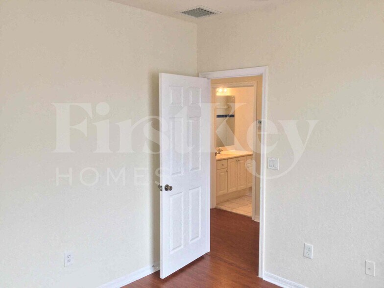 Building Photo - 1624 SE 20th Rd